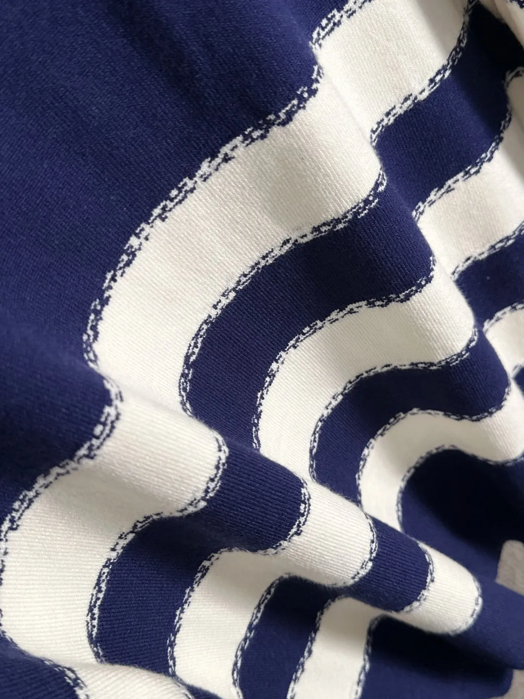 Next day shipping P360 Big Goose 2025 official website latest autumn and winter sweaters, popular models are on sale at the same time at the counter! Specially made of wool blended fabric. It feels comfortable and can be directly in contact with the skin. The logo badge is exquisitely embroidered, which is extremely eye-catching! The details highlight the fashionable charm of big brands. Exquisite workmanship. Three-dimensional cutting style. The wearing effect is invincible and handsome! All three standards are complete! Size: M-3XL